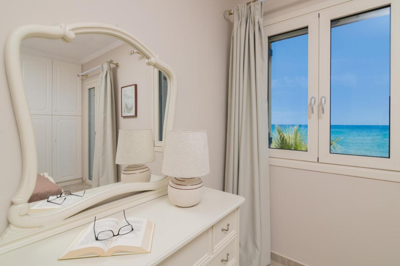 Villa Elizabeth - Seafront Classic Villa! อาร์กาซี ภายนอก รูปภาพ