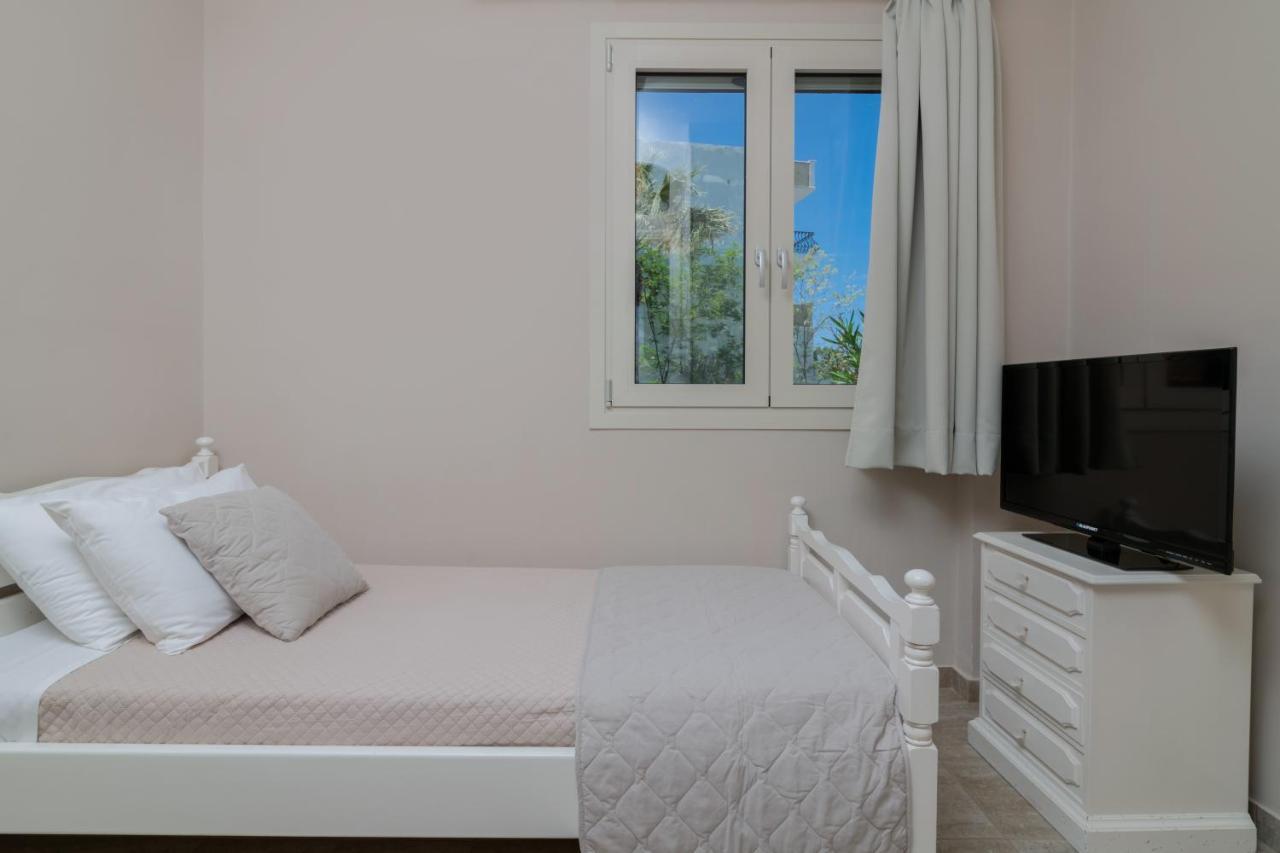 Villa Elizabeth - Seafront Classic Villa! อาร์กาซี ภายนอก รูปภาพ